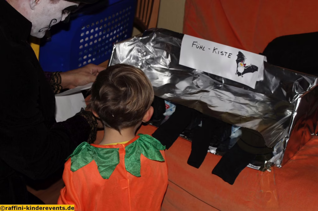 Halloween Gruselkiste kinderspiele