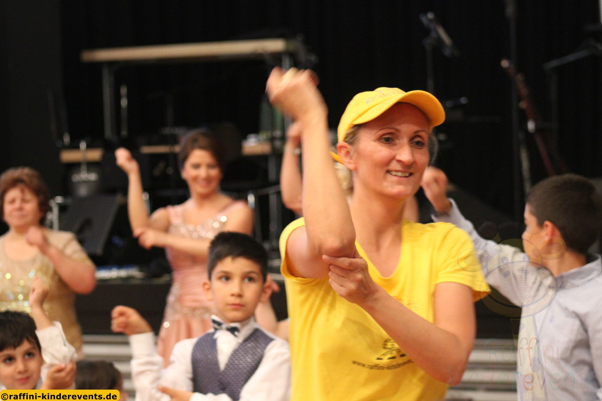 Kinder mini Disco Suenet Beschneidungsparty
